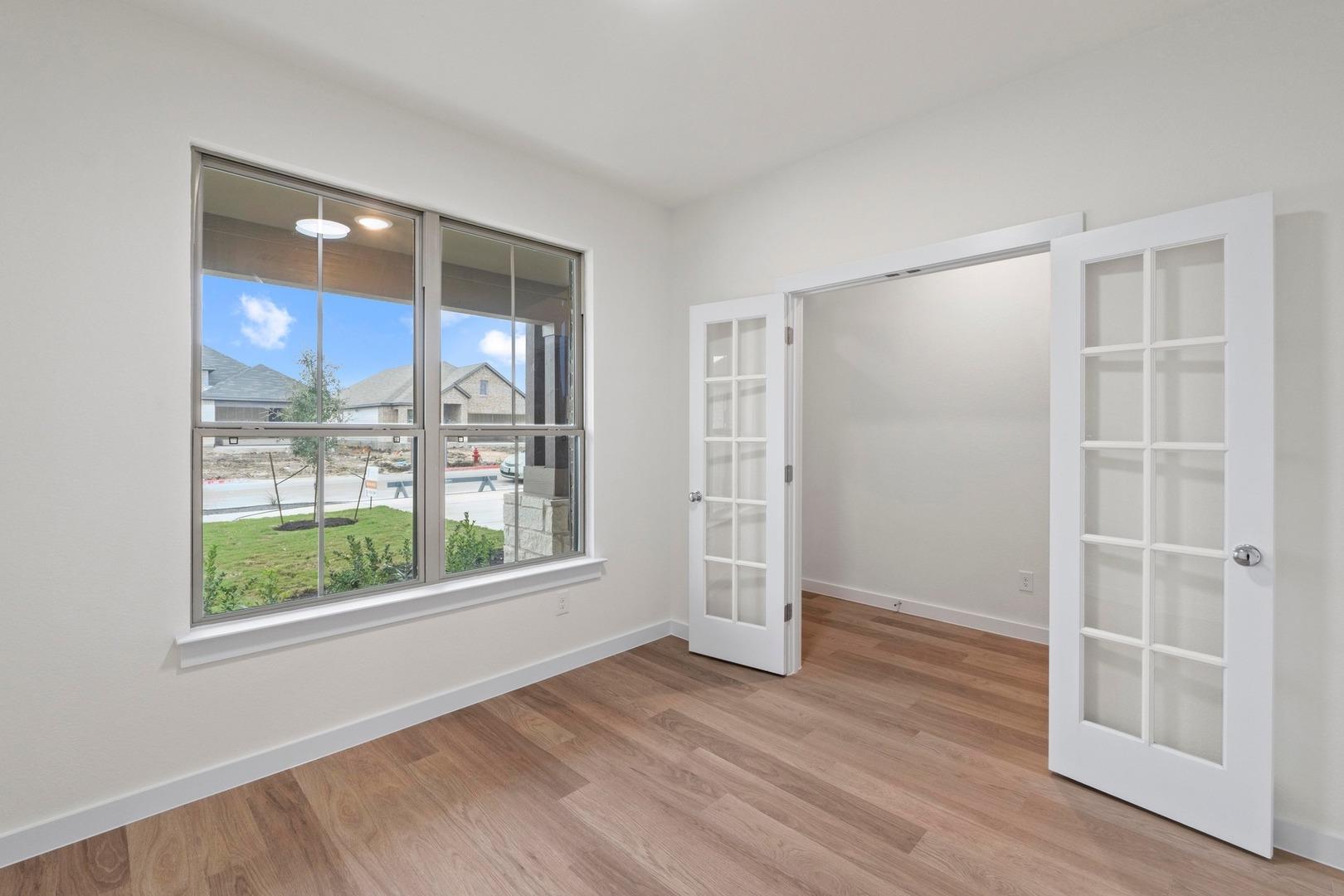 1104 Universal Dr, Hutto, TX 78634