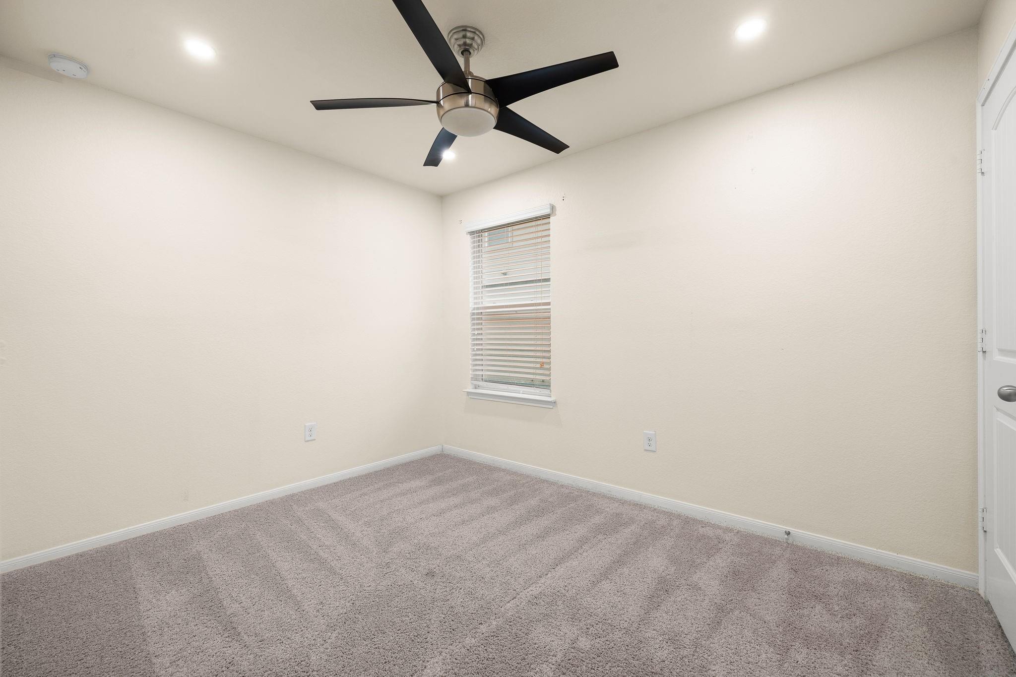 221 Camellia Dr, Hutto, TX 78634