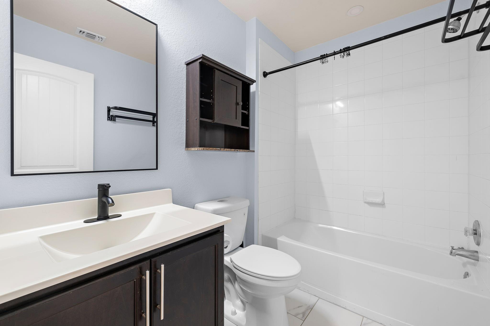 221 Camellia Dr, Hutto, TX 78634