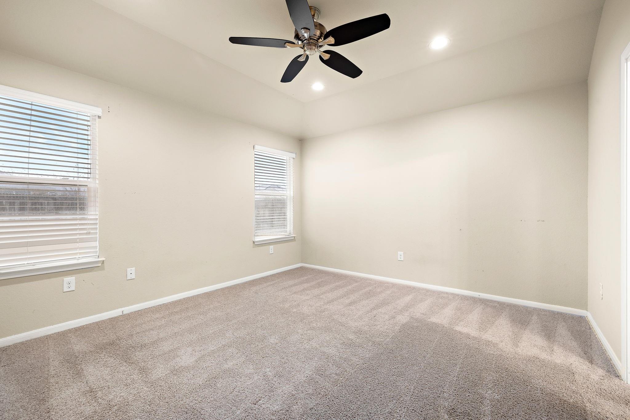 221 Camellia Dr, Hutto, TX 78634