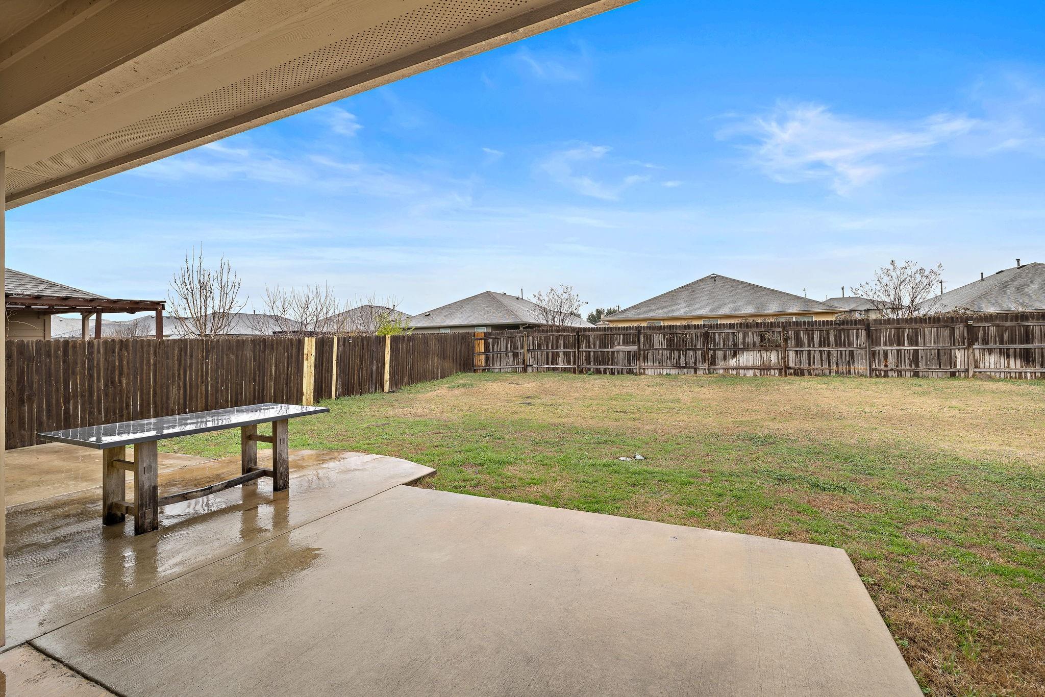 221 Camellia Dr, Hutto, TX 78634
