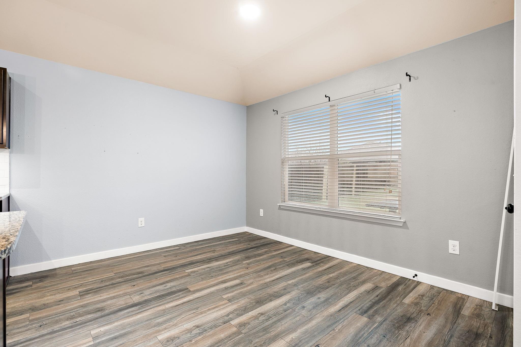 221 Camellia Dr, Hutto, TX 78634