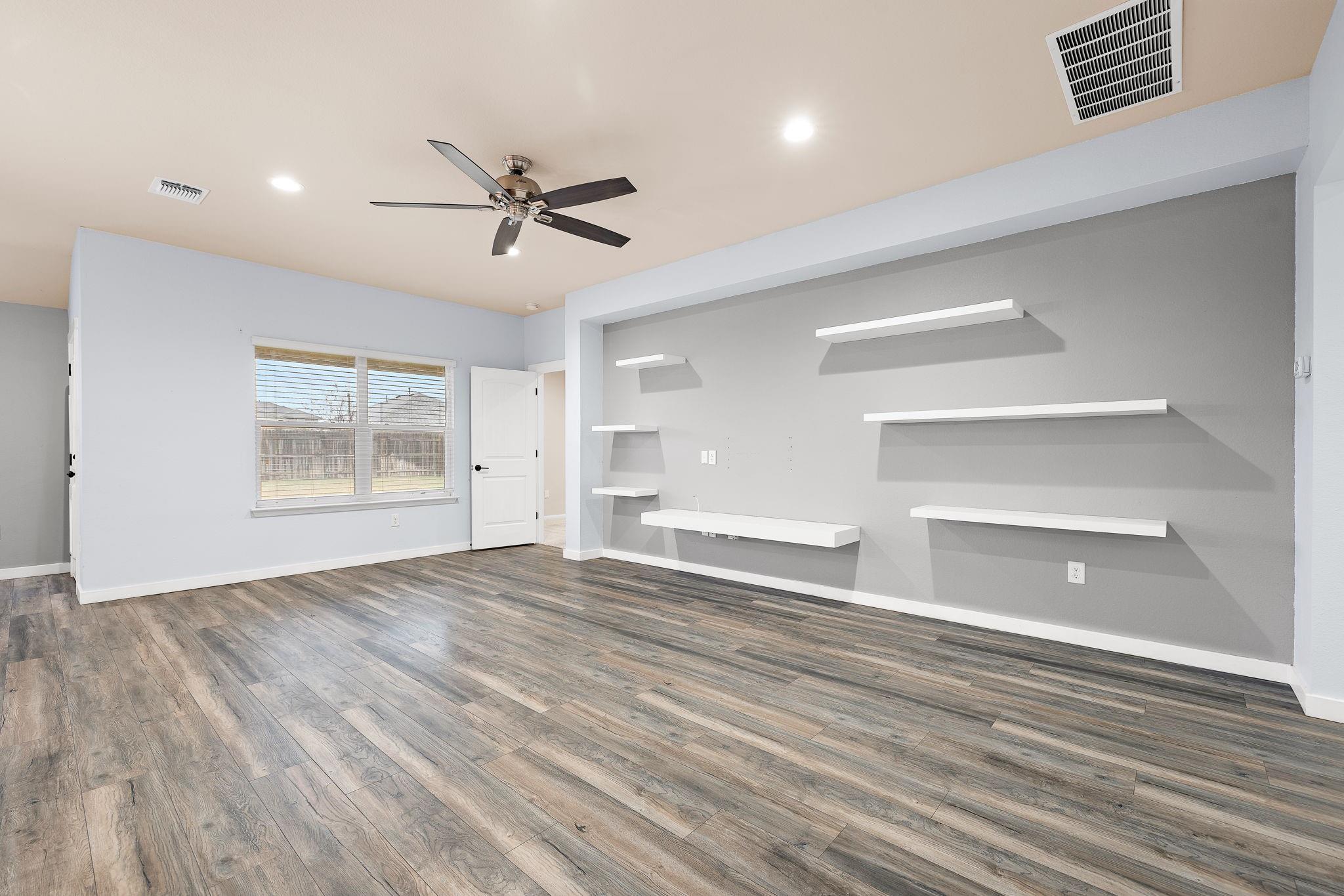 221 Camellia Dr, Hutto, TX 78634