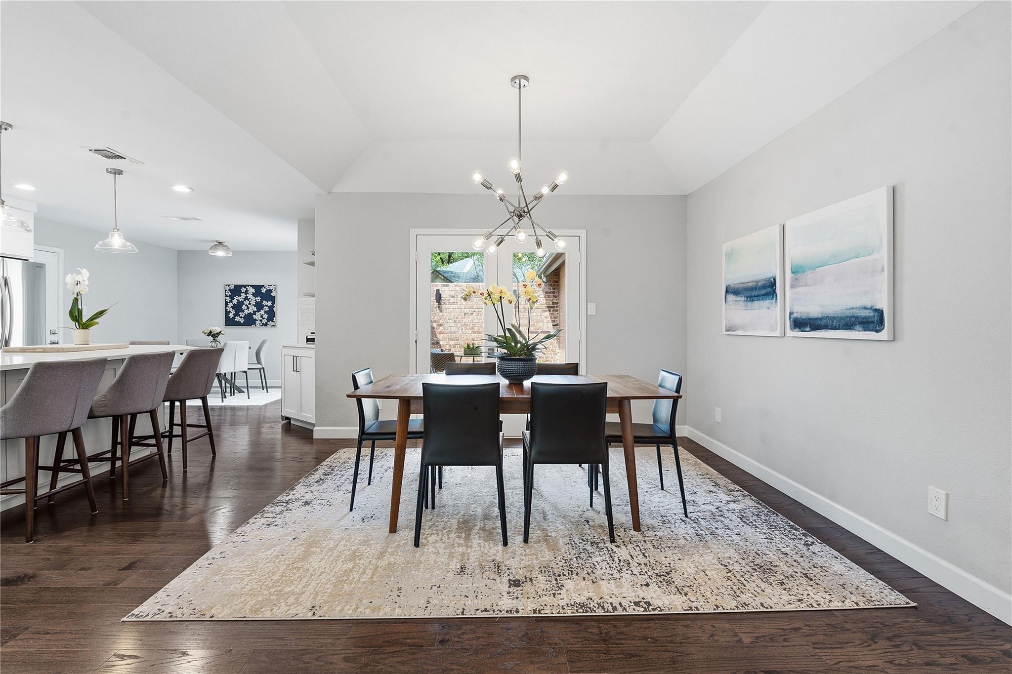 7413 Lakewood Dr, Austin, TX 78750