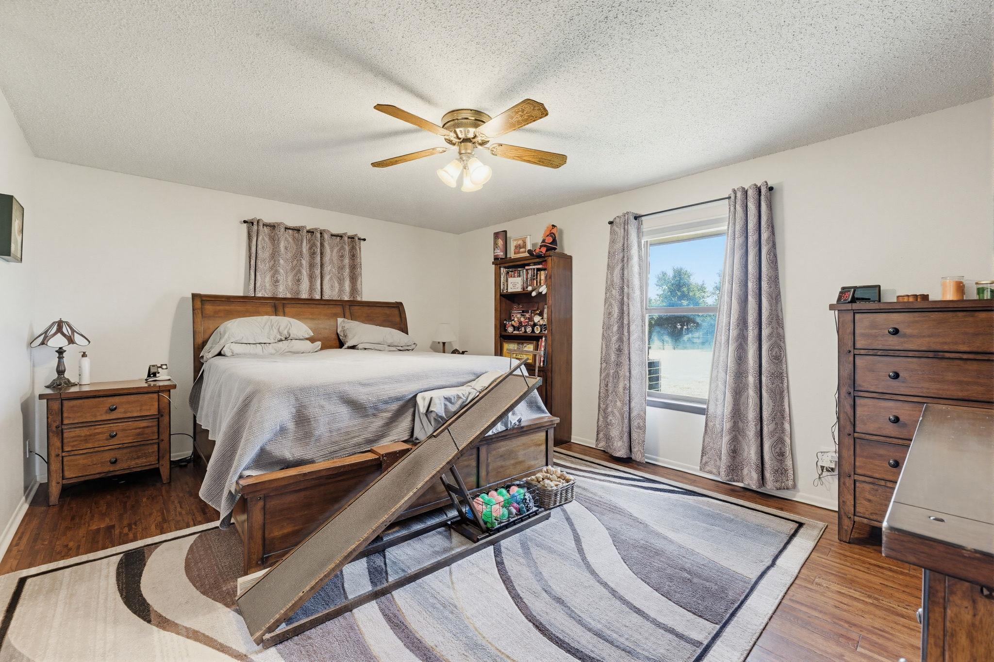 120 Rae Ln, Jarrell, TX 76537