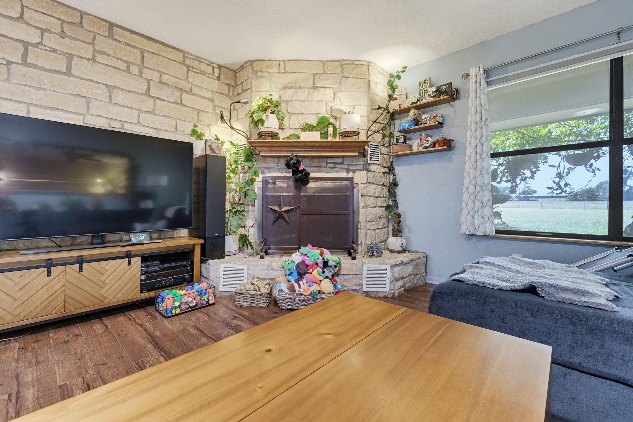120 Rae Ln, Jarrell, TX 76537