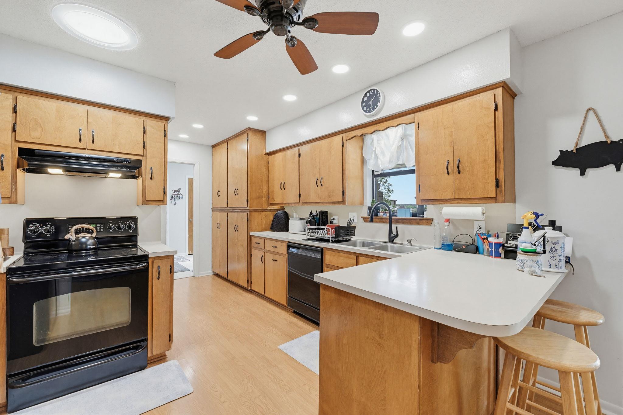 120 Rae Ln, Jarrell, TX 76537