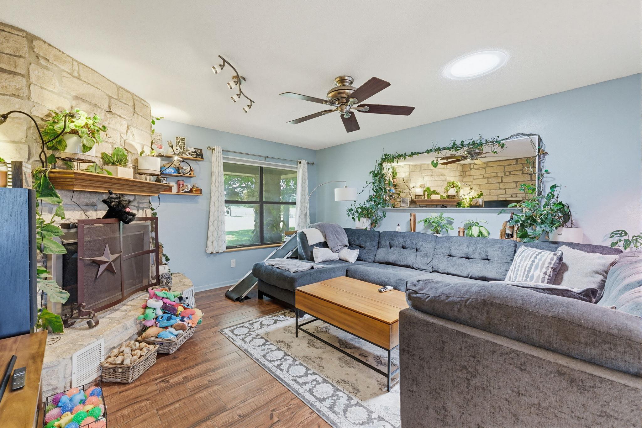 120 Rae Ln, Jarrell, TX 76537