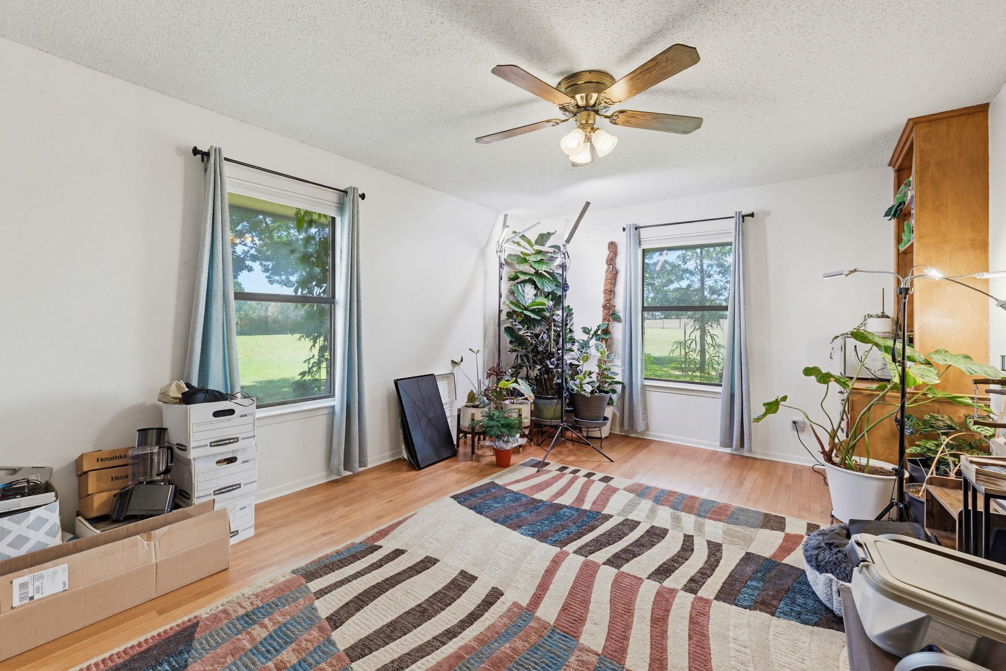 120 Rae Ln, Jarrell, TX 76537