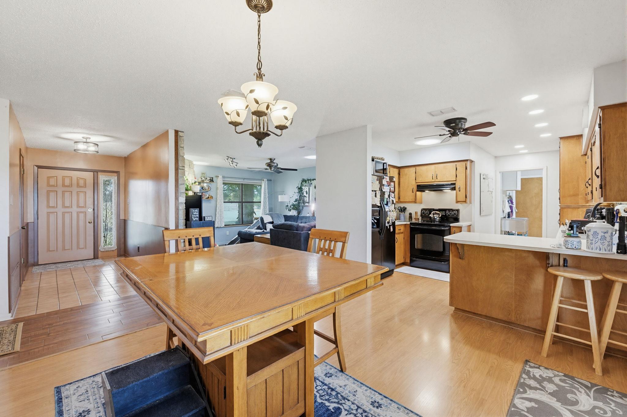 120 Rae Ln, Jarrell, TX 76537
