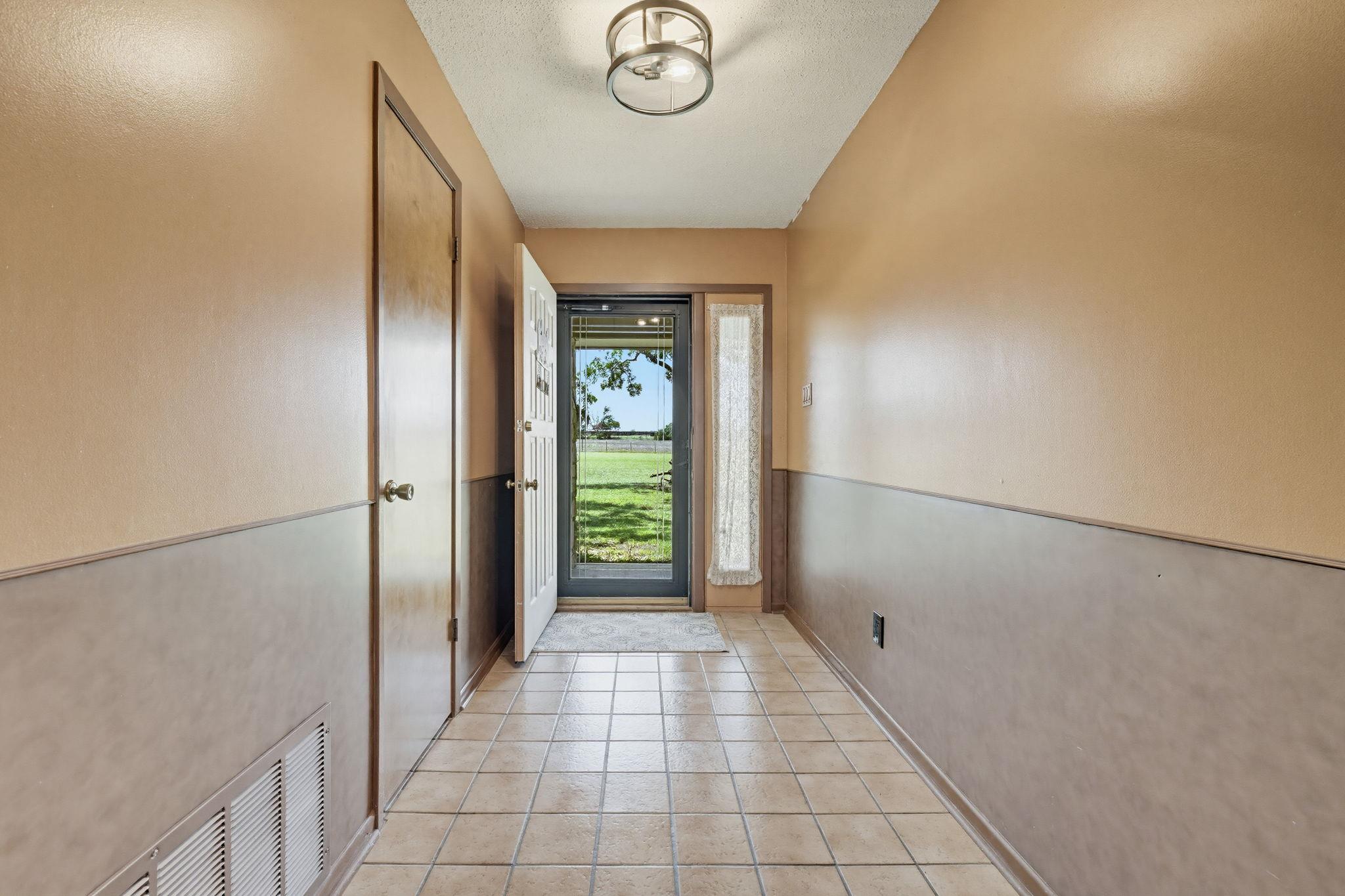 120 Rae Ln, Jarrell, TX 76537
