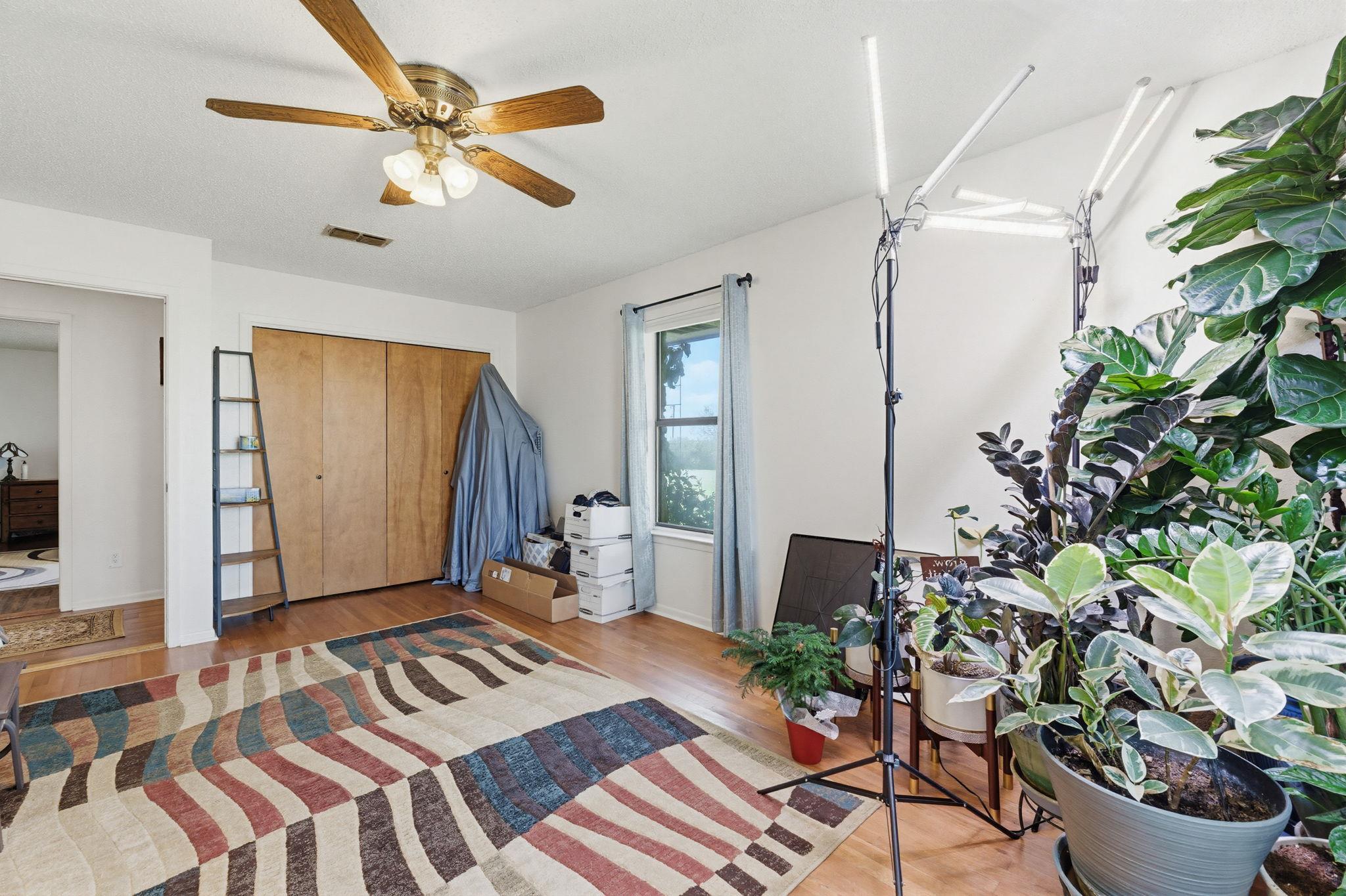 120 Rae Ln, Jarrell, TX 76537
