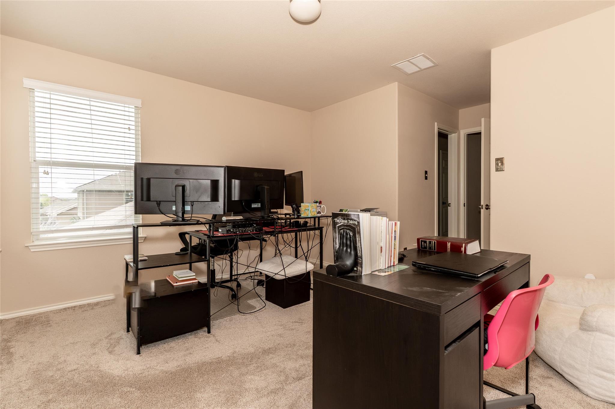 318 Hyltin St, Hutto, TX 78634