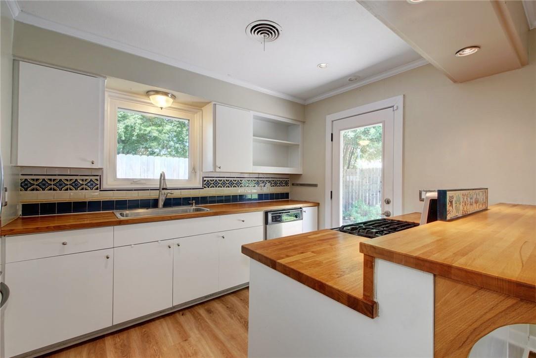 900 Aurora Cir, Austin, TX 78757
