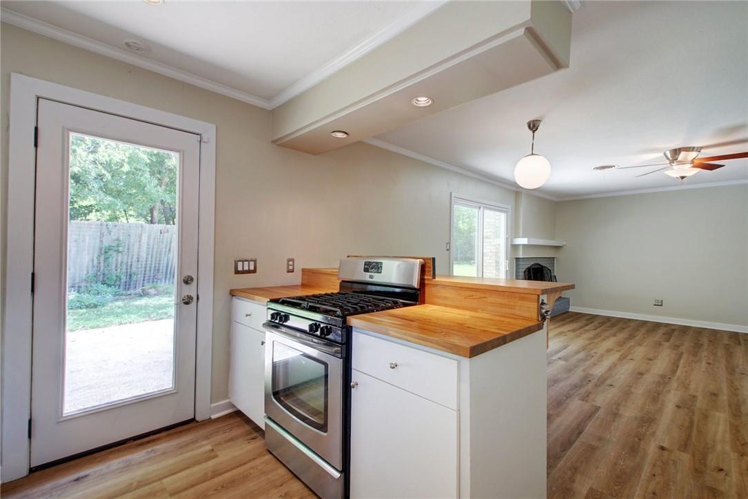 900 Aurora Cir, Austin, TX 78757