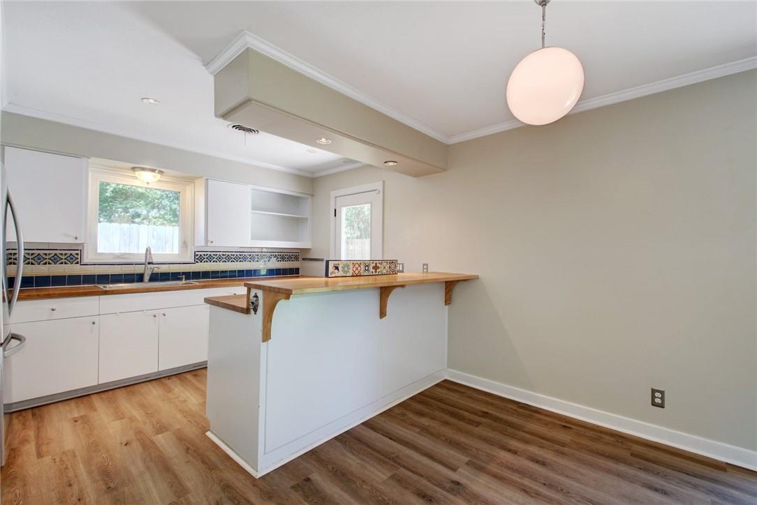 900 Aurora Cir, Austin, TX 78757