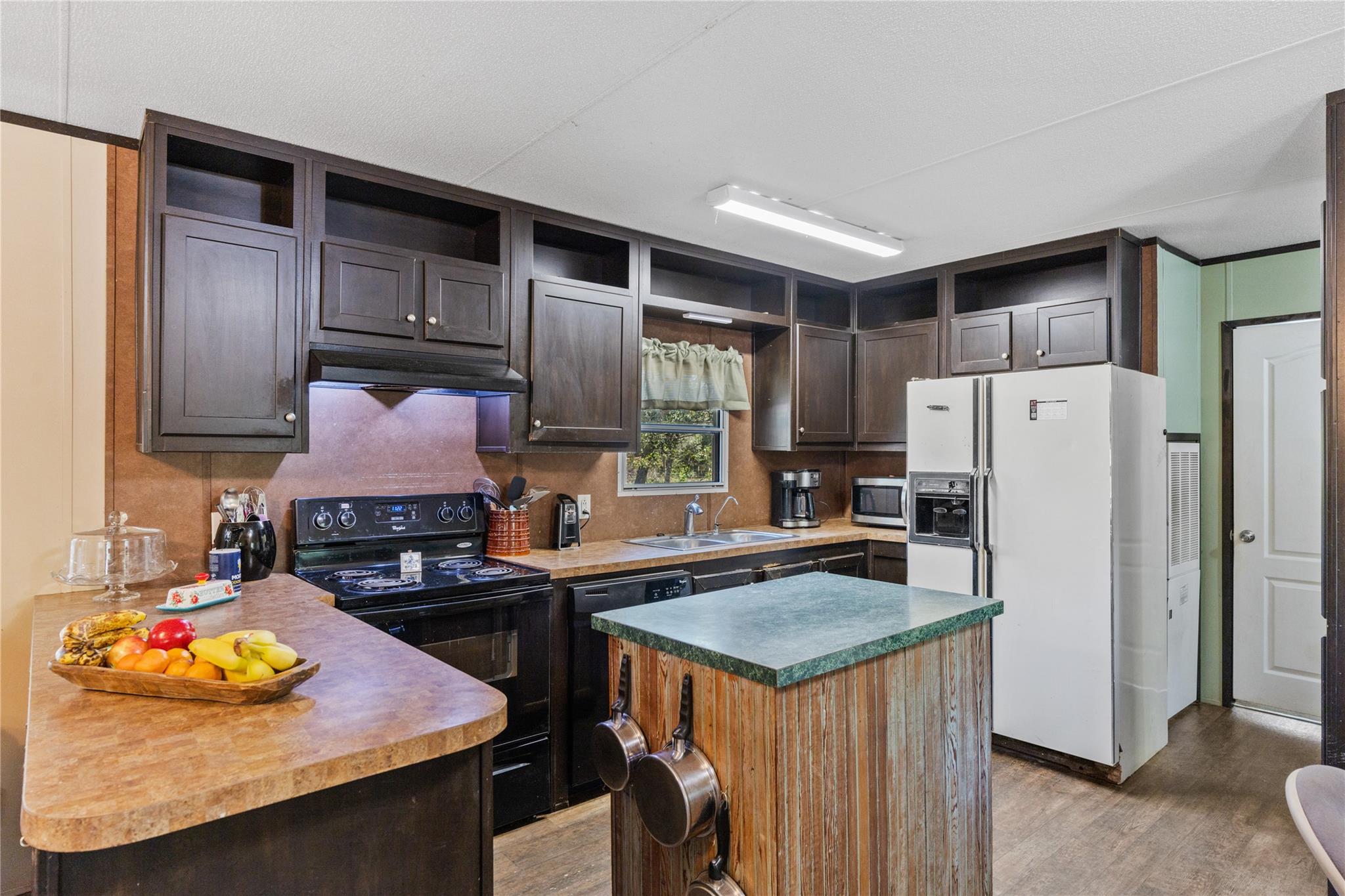 224 Pine Valley Dr, Paige, TX 78659