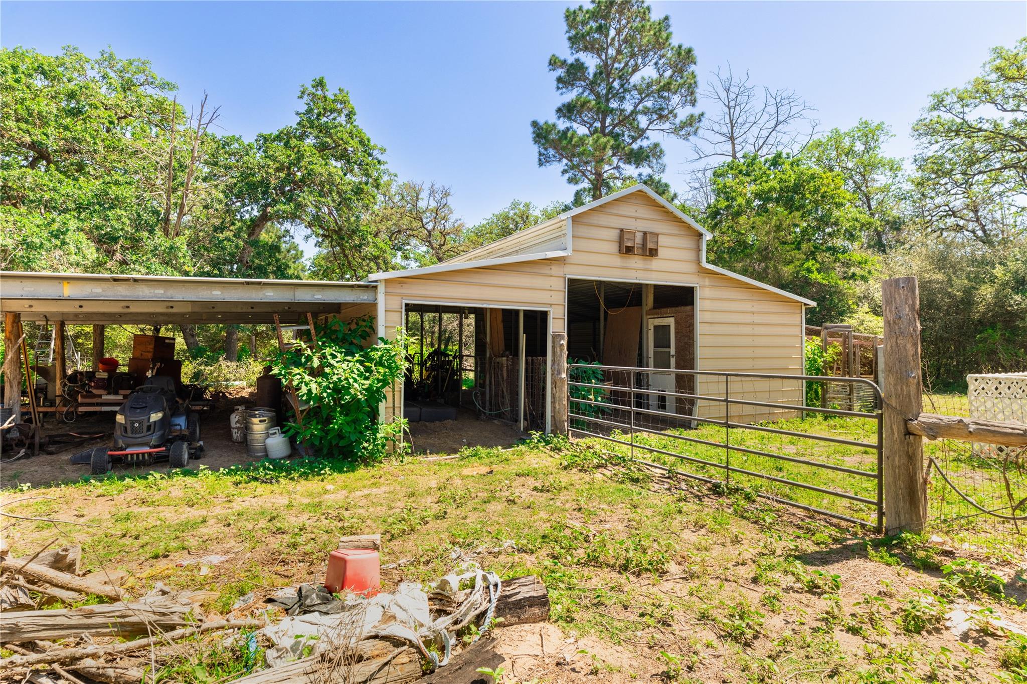 224 Pine Valley Dr, Paige, TX 78659