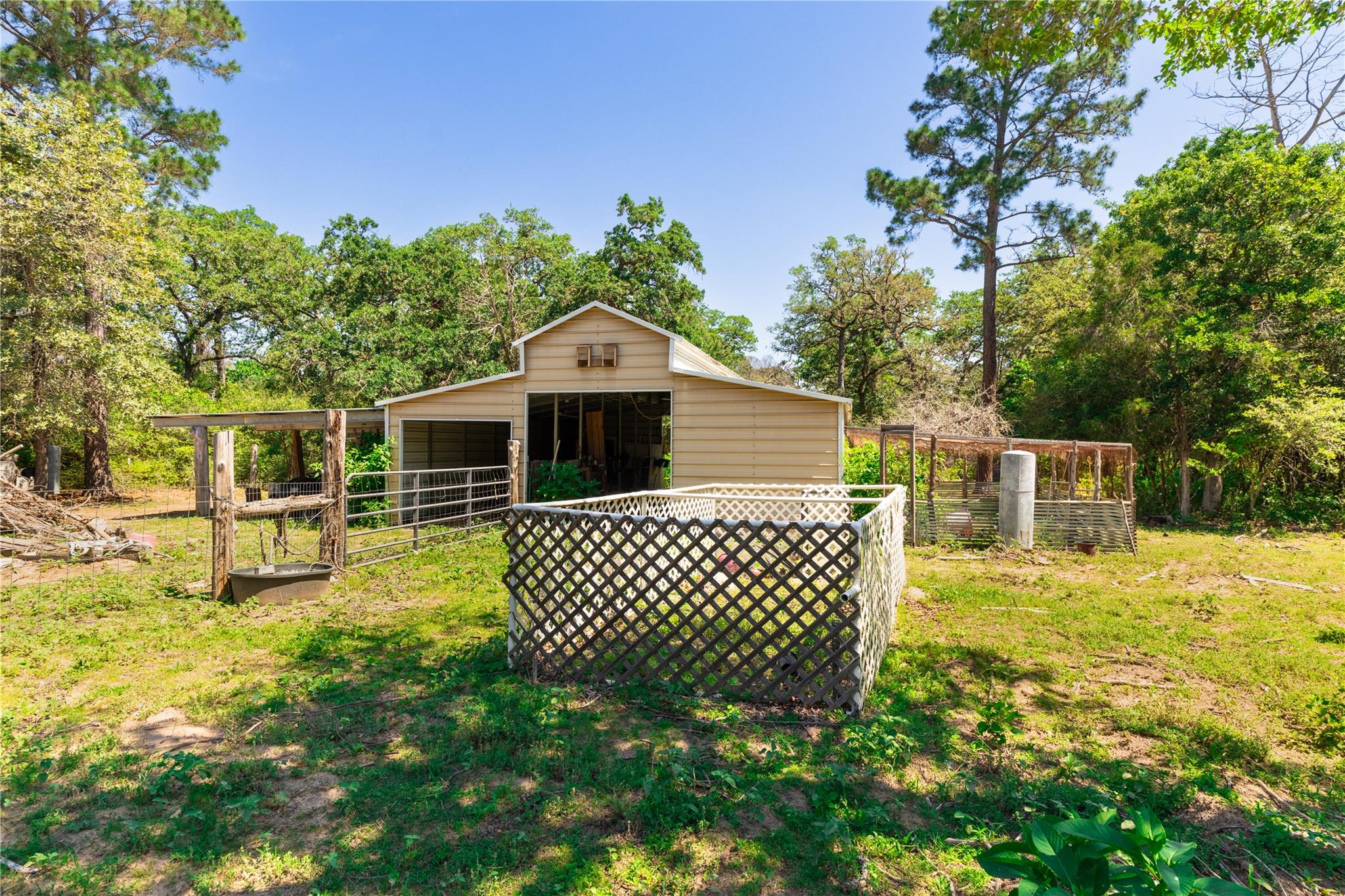 224 Pine Valley Dr, Paige, TX 78659