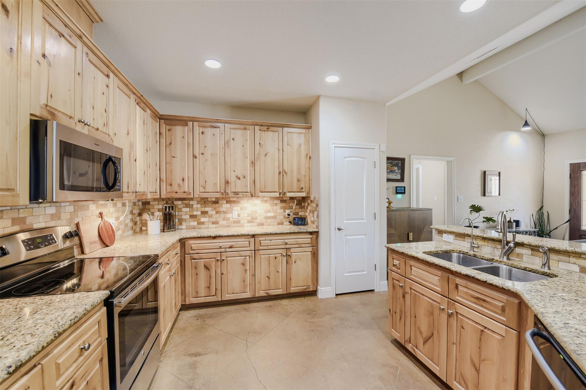 115 Mokulua Ln, Bastrop, TX 78602