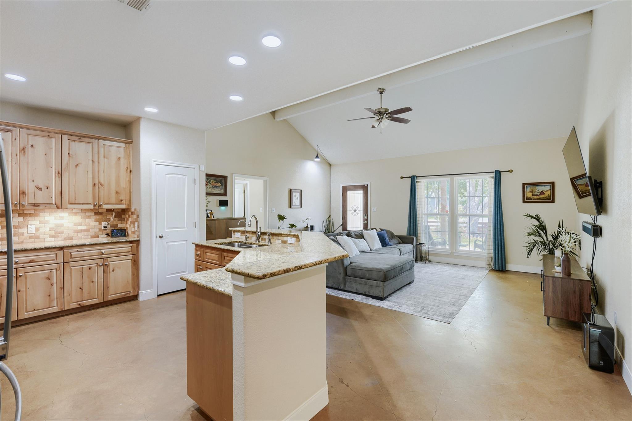 115 Mokulua Ln, Bastrop, TX 78602