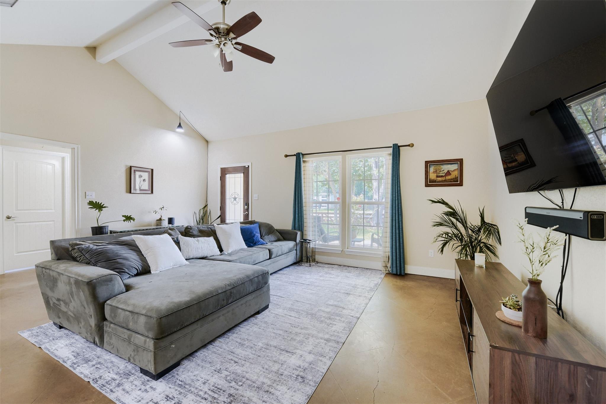 115 Mokulua Ln, Bastrop, TX 78602