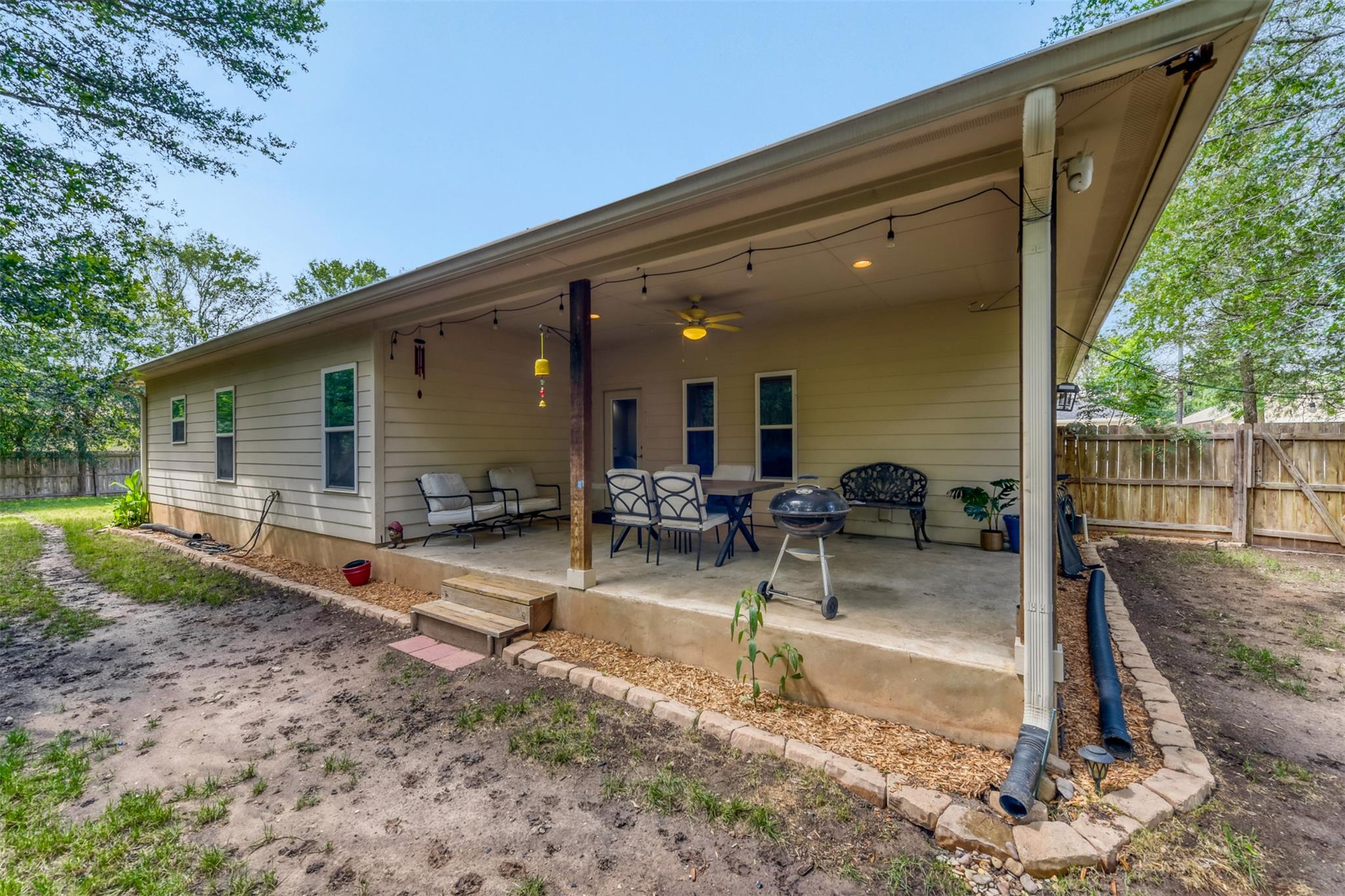 115 Mokulua Ln, Bastrop, TX 78602