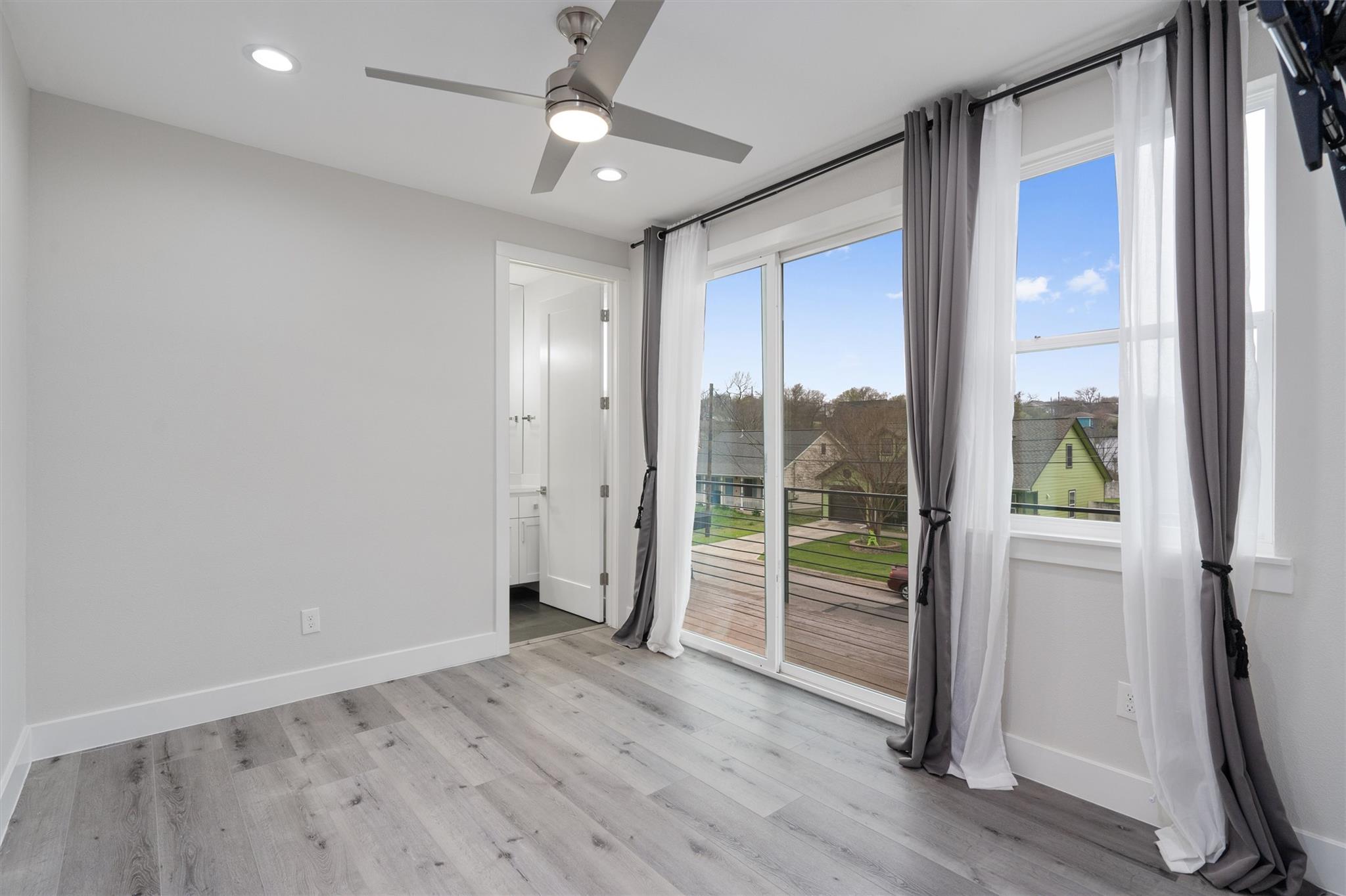 3919 E 16th St # 2, Austin, TX 78721