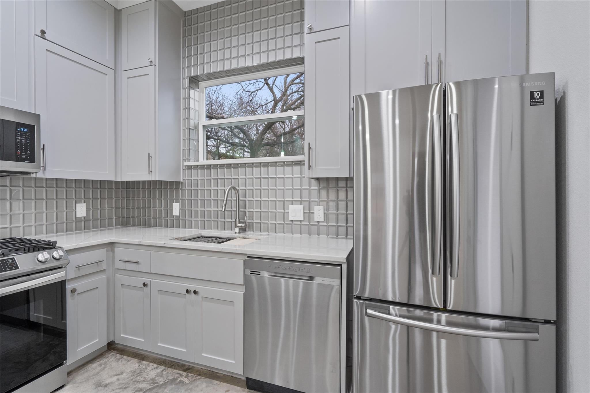 3919 E 16th St # 2, Austin, TX 78721
