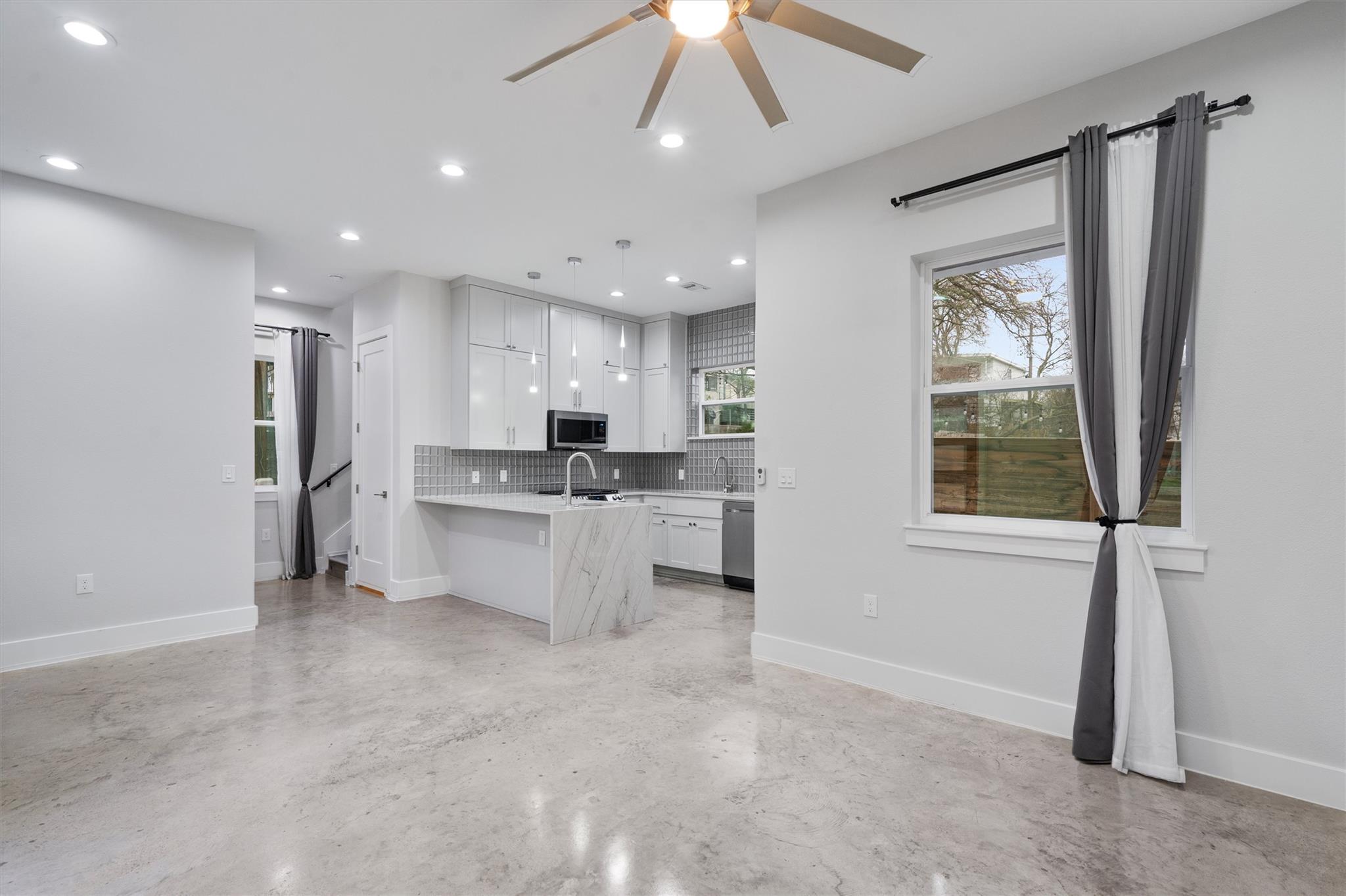 3919 E 16th St # 2, Austin, TX 78721