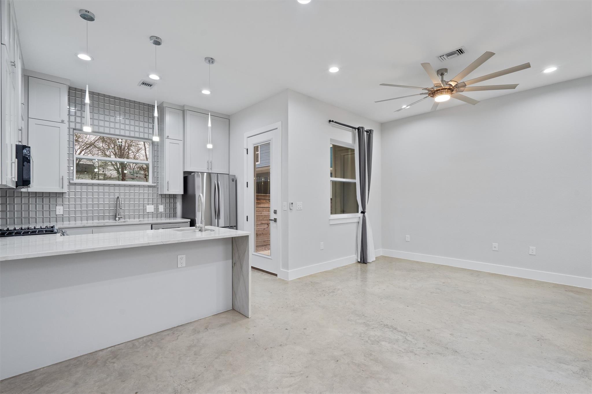 3919 E 16th St # 2, Austin, TX 78721