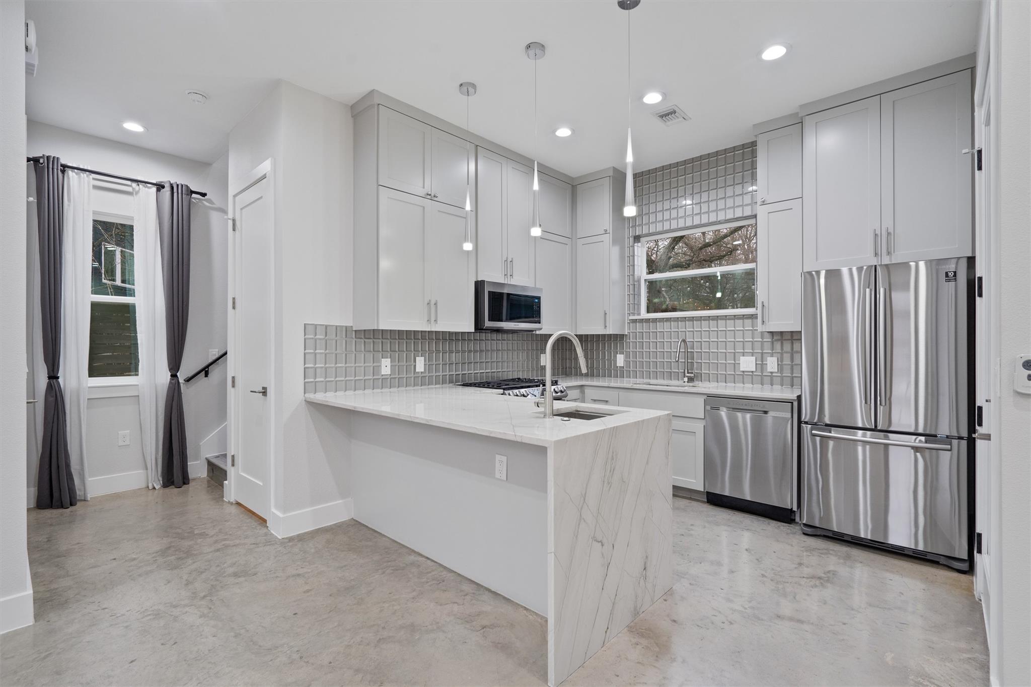 3919 E 16th St # 2, Austin, TX 78721