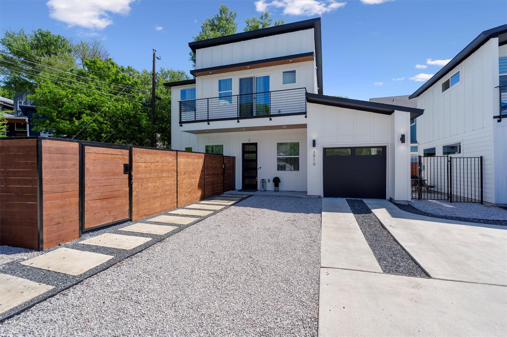 3919 E 16th St # 2, Austin, TX 78721