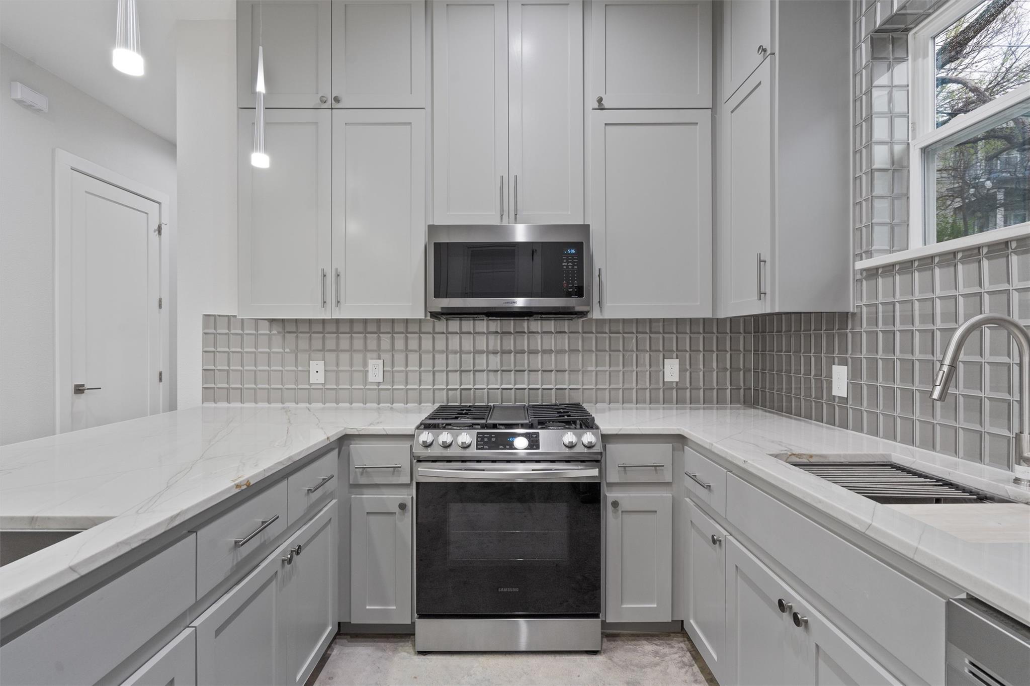3919 E 16th St # 2, Austin, TX 78721