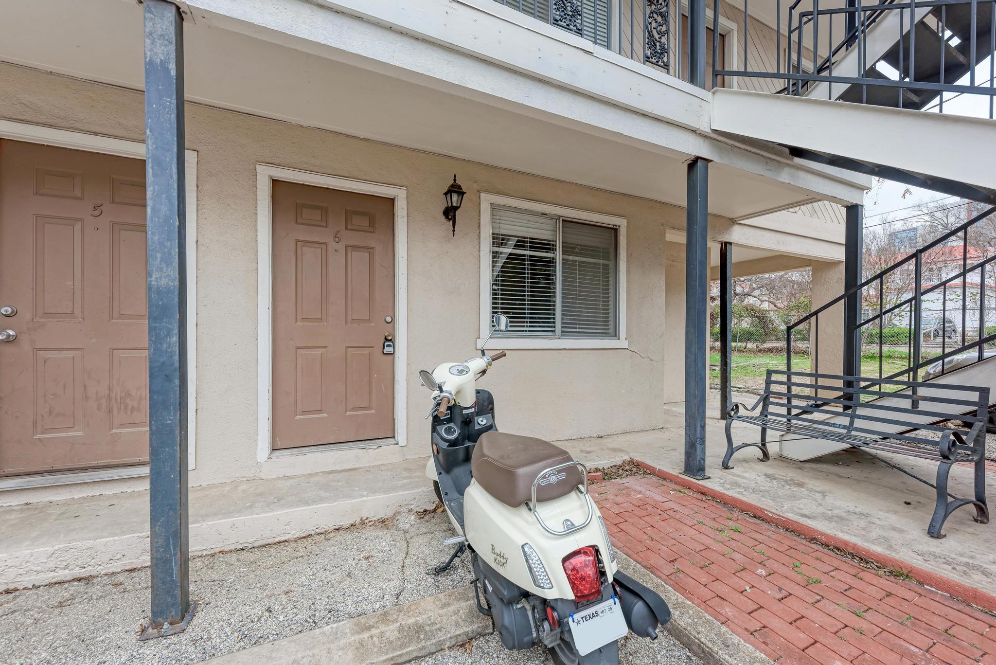 1010 W 23rd St # 5, Austin, TX 78705