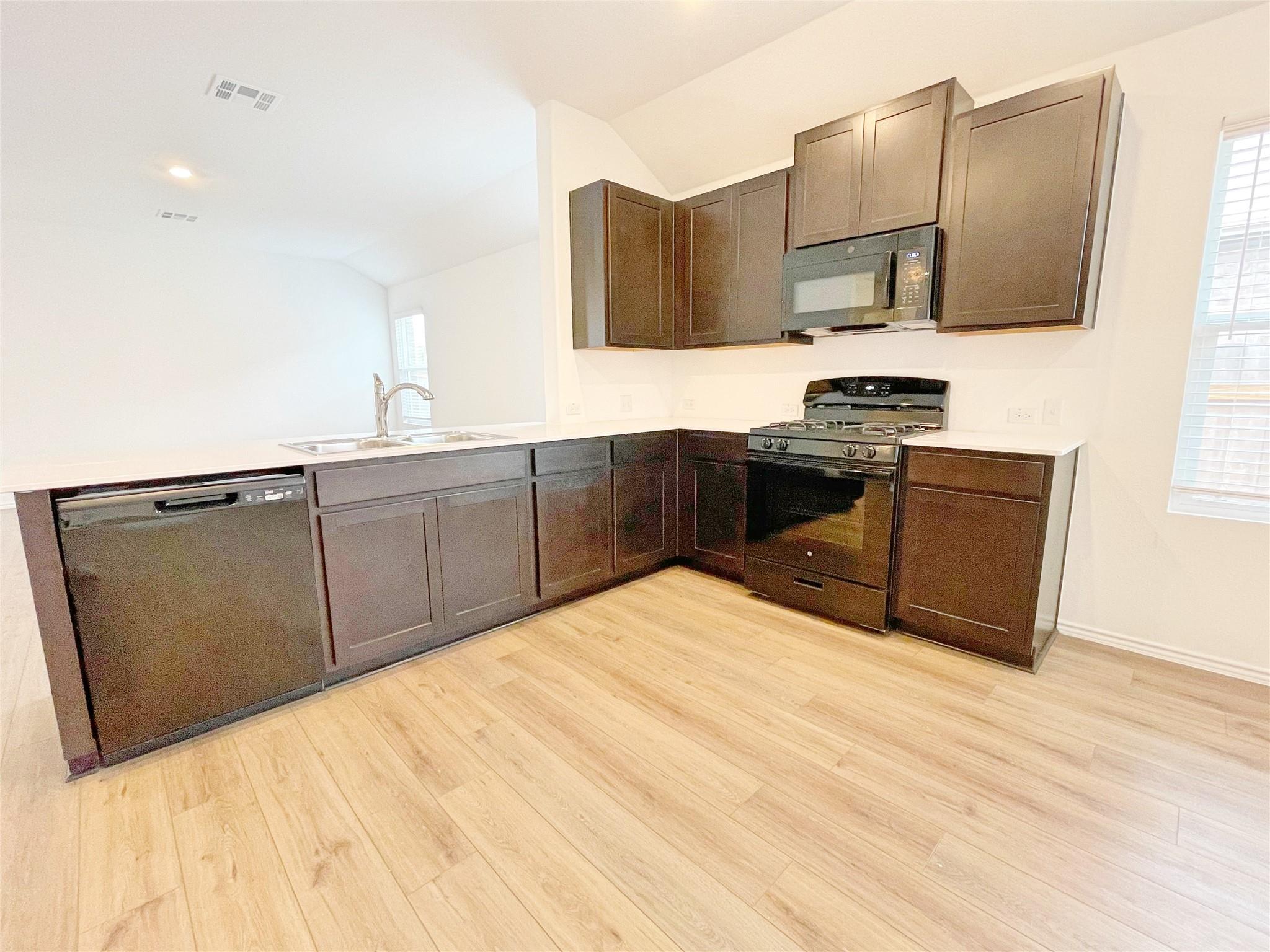 109 Allegro Dr, Hutto, TX 78634