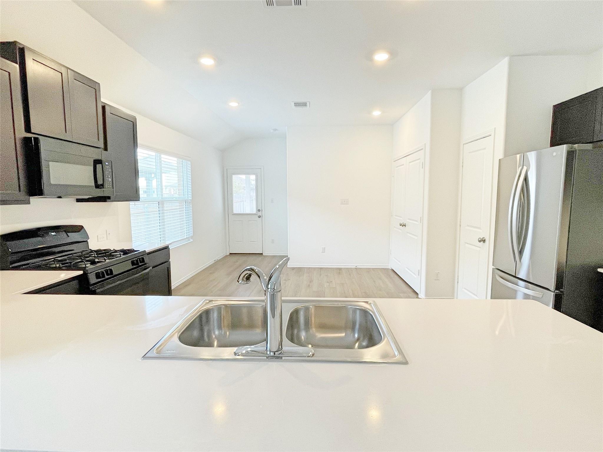 109 Allegro Dr, Hutto, TX 78634