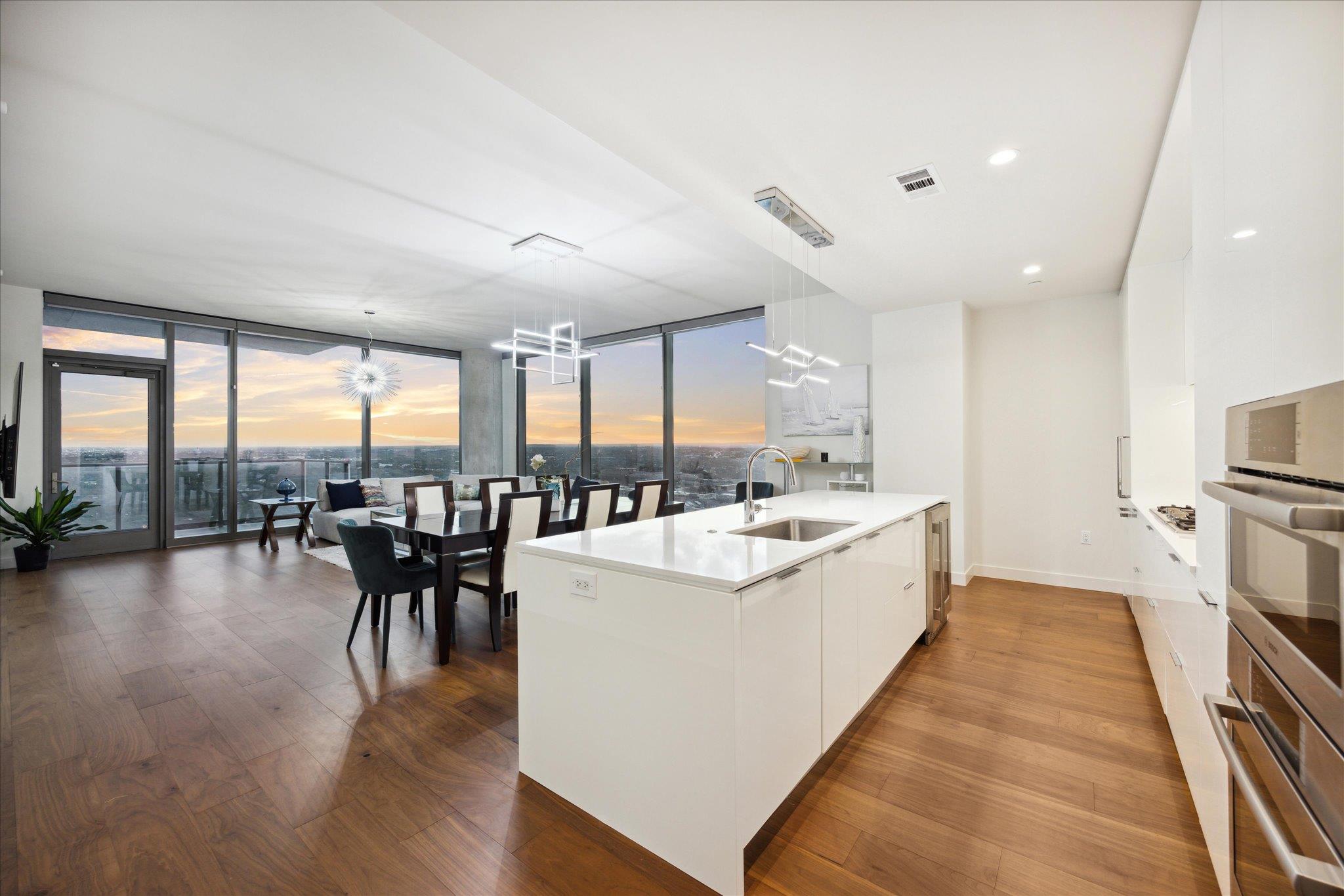44 East Ave # 3301, Austin, TX 78701