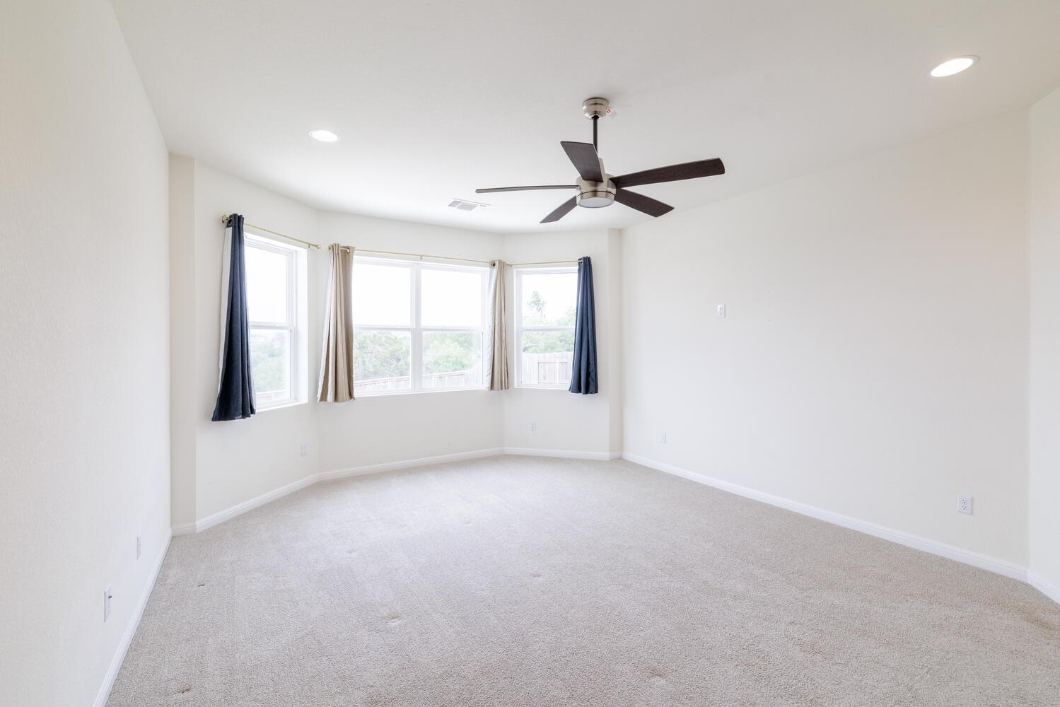 208 Wagon Spoke Way, Liberty Hill, TX 78642