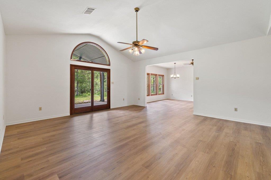 244 Woodway Dr, Elgin, TX 78621