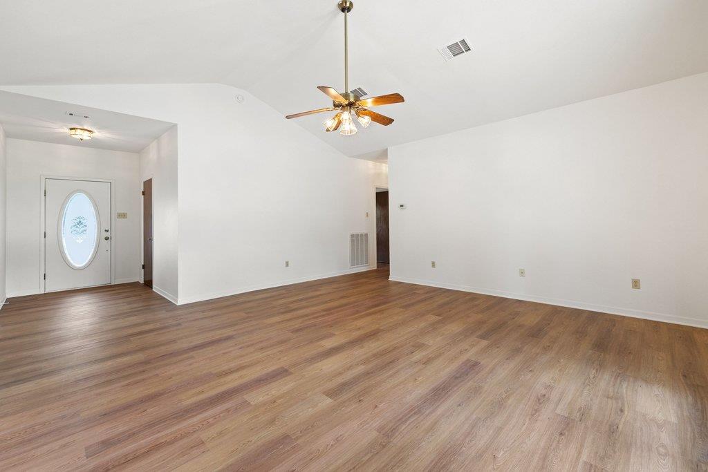 244 Woodway Dr, Elgin, TX 78621