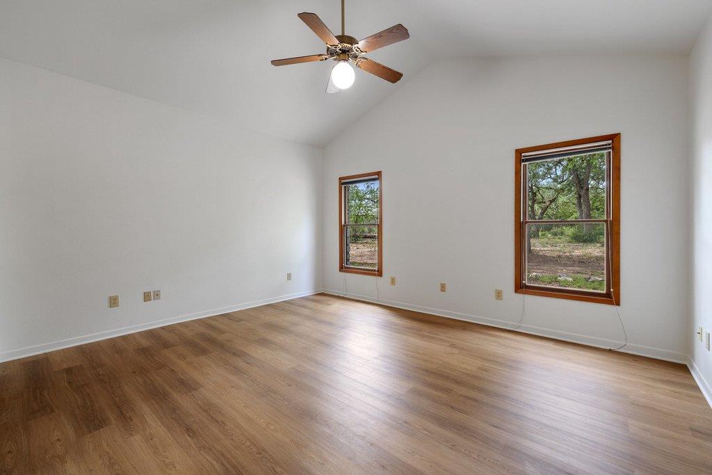 244 Woodway Dr, Elgin, TX 78621
