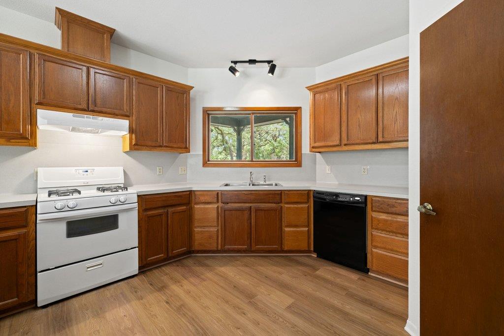 244 Woodway Dr, Elgin, TX 78621