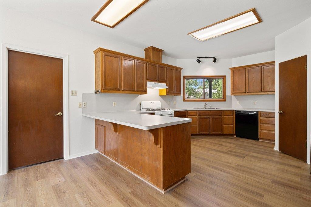 244 Woodway Dr, Elgin, TX 78621