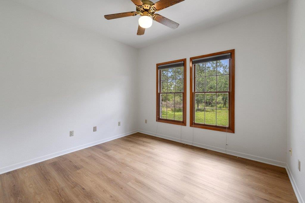 244 Woodway Dr, Elgin, TX 78621
