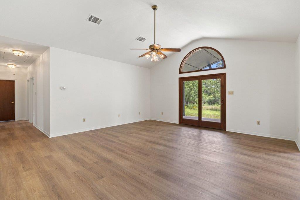 244 Woodway Dr, Elgin, TX 78621