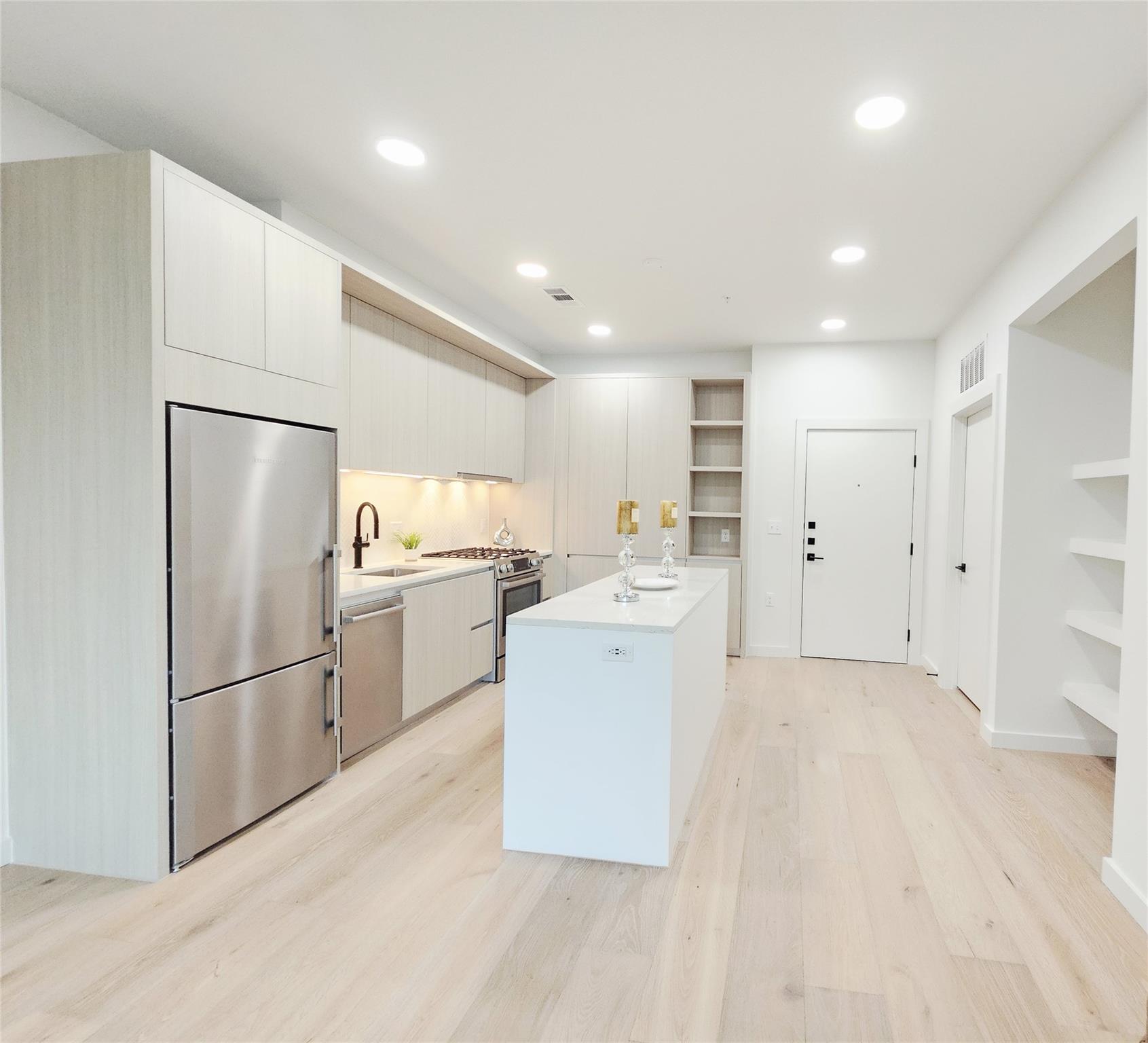 2209 S 1st St # 323, Austin, TX 78704