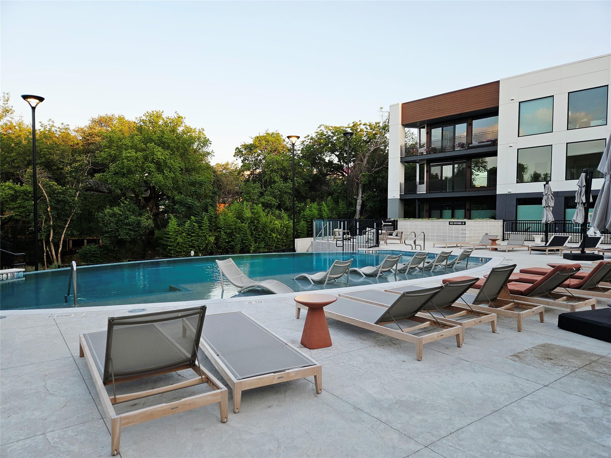 2209 S 1st St # 323, Austin, TX 78704