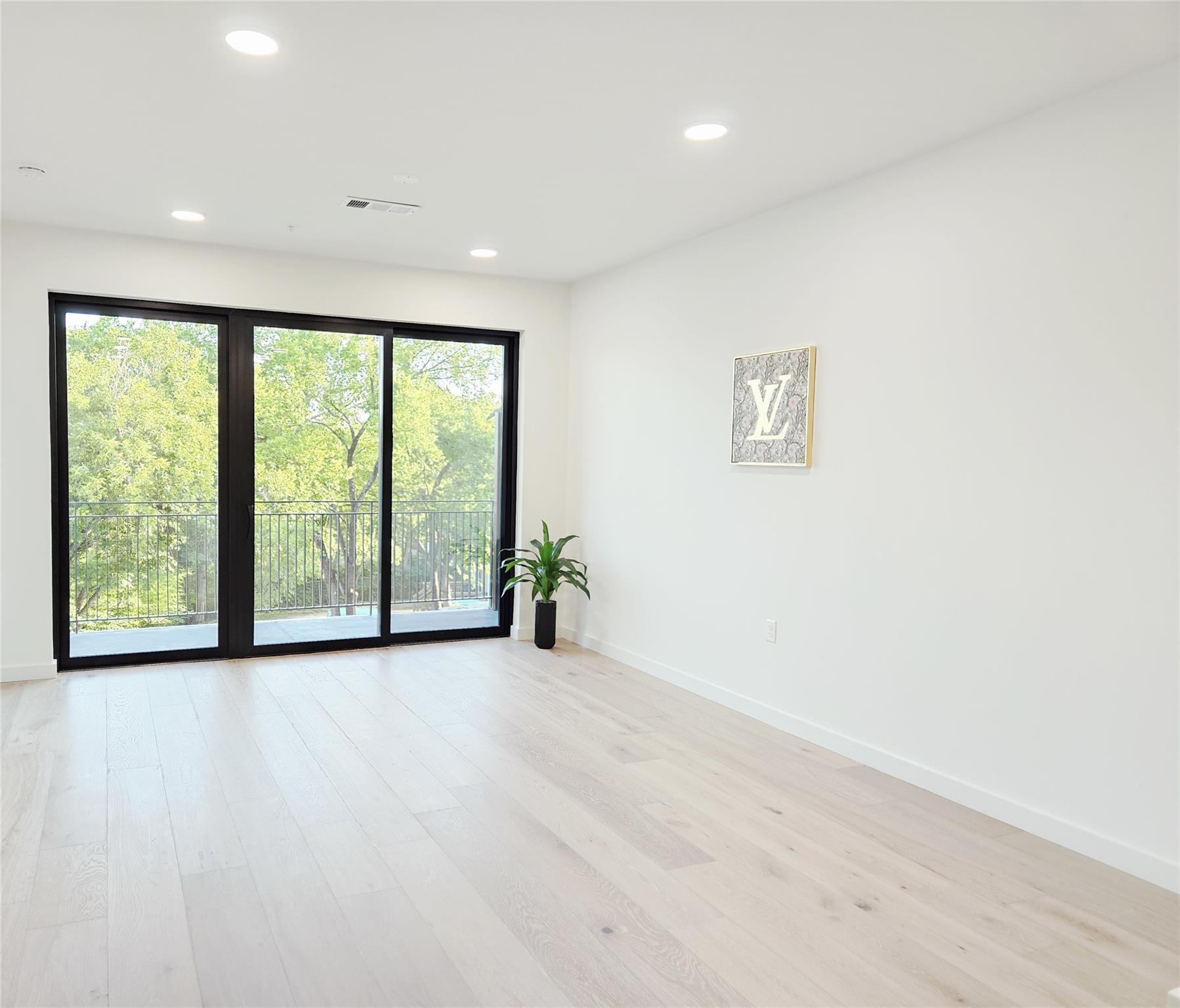 2209 S 1st St # 323, Austin, TX 78704
