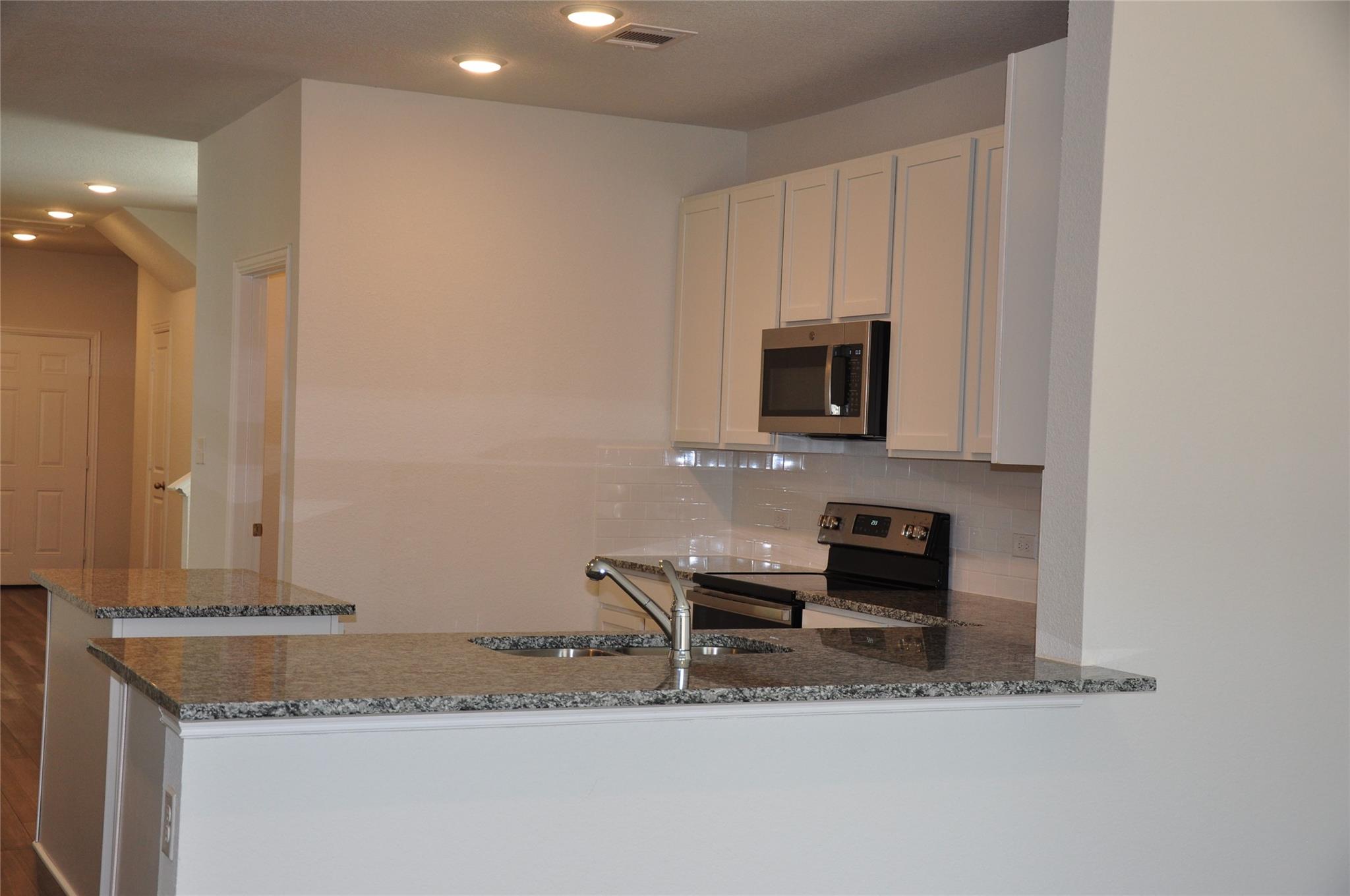 504 Lt Rusty Dr, Jarrell, TX 76537